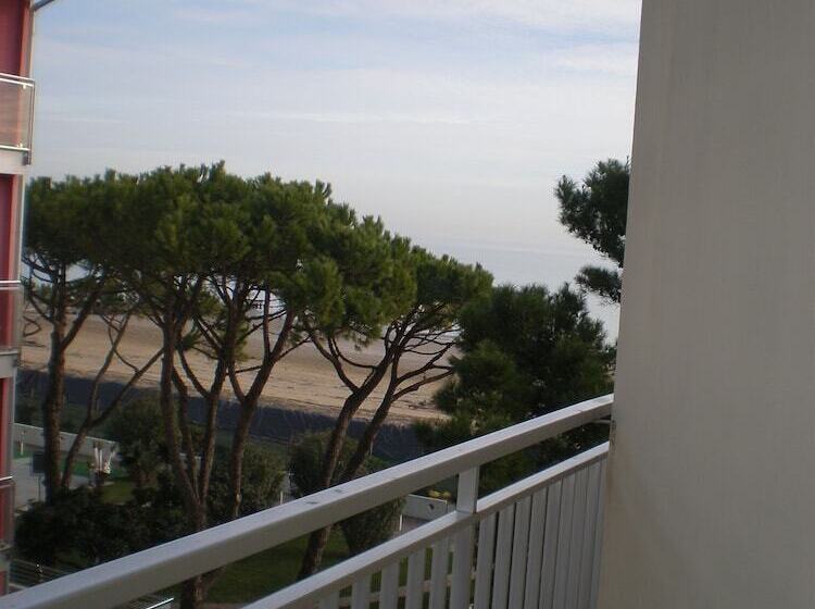 اتاق سوپریور با چشم‌انداز جانبی دریا, Majestic