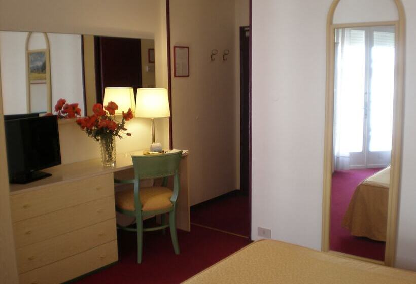 اتاق استاندارد سه نفره با چشم‌انداز کنار دریا, Majestic