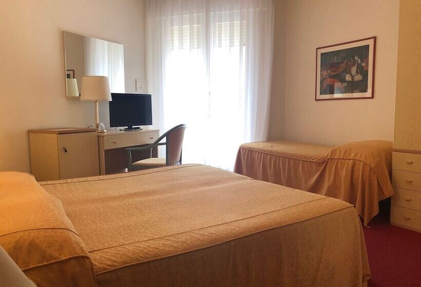 اتاق استاندارد سه نفره با چشم‌انداز کنار دریا, Majestic