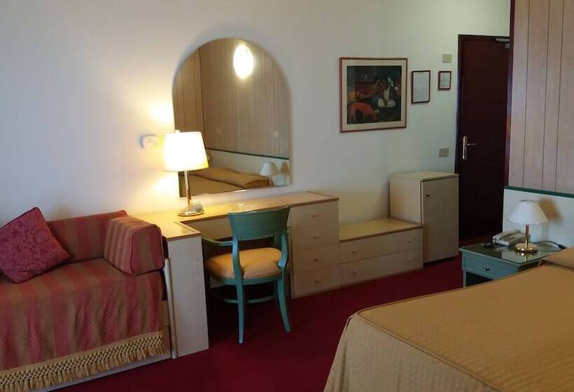 سوییت جونیور با چشم‌انداز دریا, Majestic