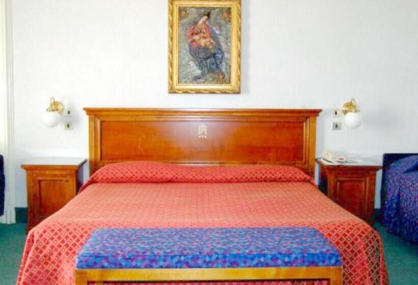 اتاق استاندارد سه نفره, Palace Bologna Centro