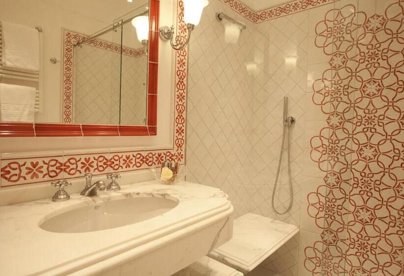 غرفة سوبيريور ذات إطلالة جانبية على البحر, Palazzo Murat