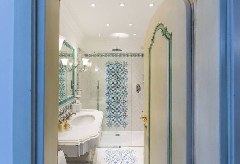 غرفة سوبيريور ذات إطلالة جانبية على البحر, Palazzo Murat