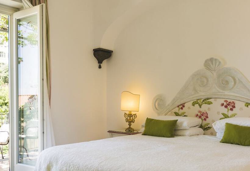 غرفة سوبيريور ذات إطلالة جانبية على البحر, Palazzo Murat