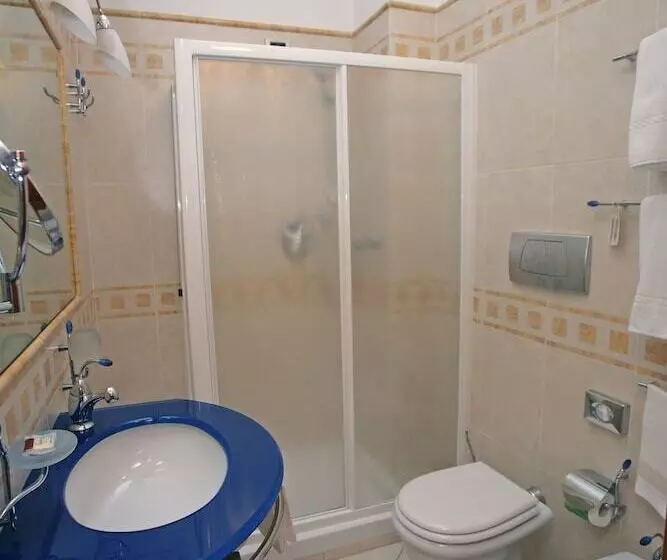 اتاق استاندارد یک نفره با چشم‌انداز دریا, Parigi & Spa