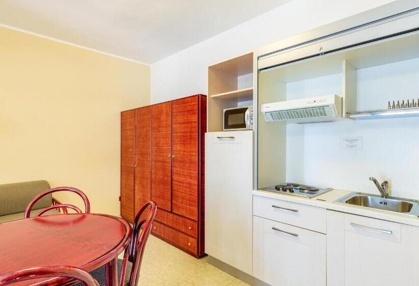 标准工作室, Rina