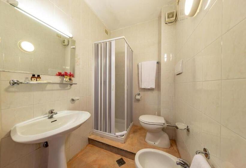 标准间带阳台, Rina