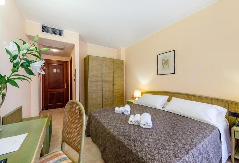 标准间带阳台, Rina