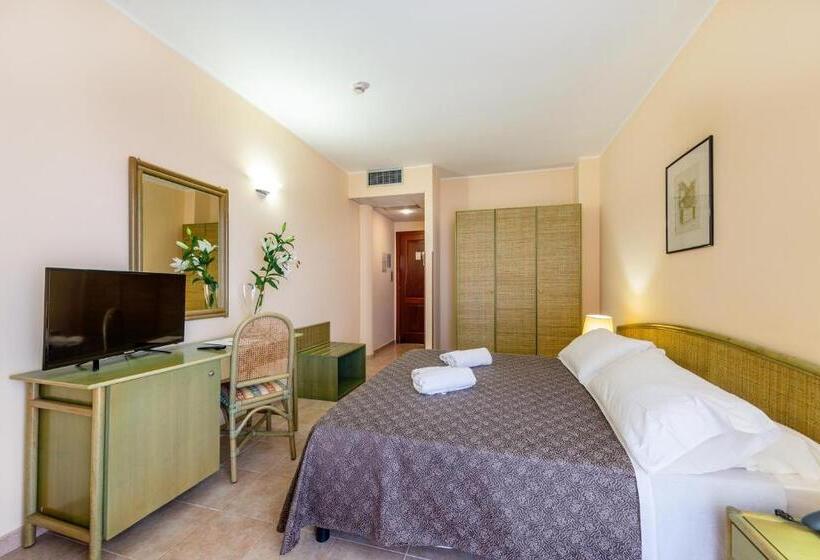 标准间带阳台, Rina