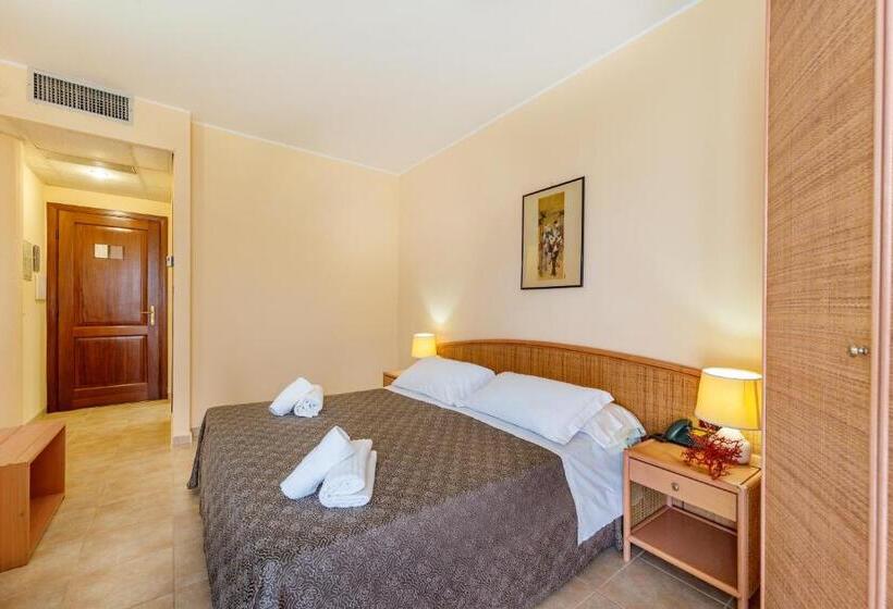 标准间带阳台, Rina