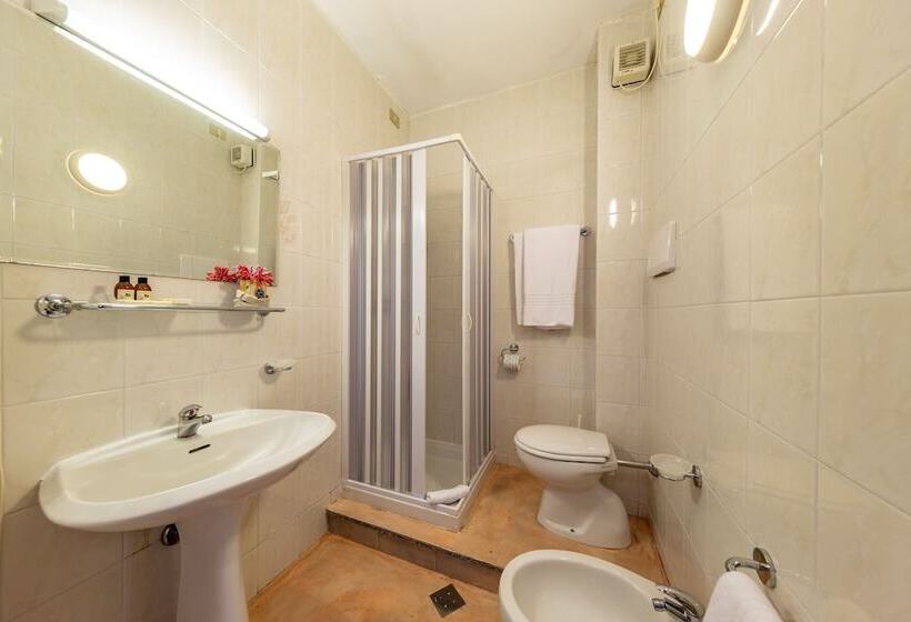 标准间带阳台, Rina