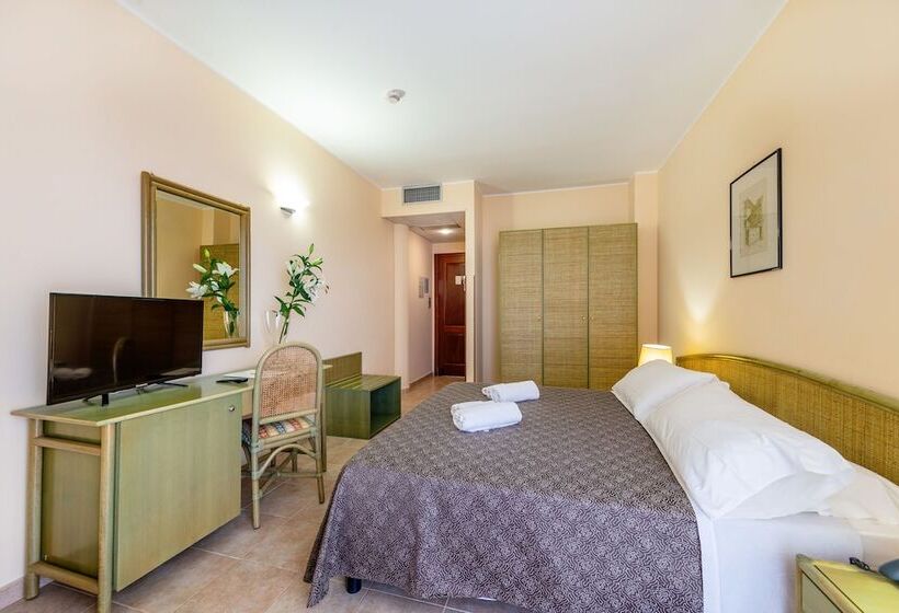 标准间带阳台, Rina