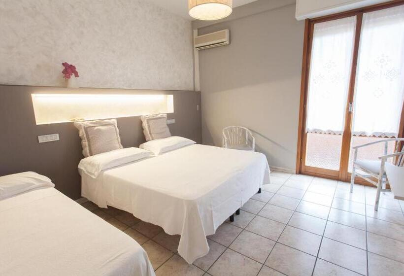 غرفة قياسية ثلاثية, Roma