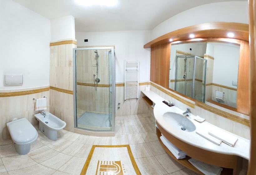 اتاق سوپریور یک تخته, Royal Falcone