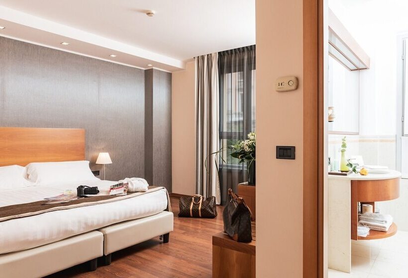 高级大房间, Royal Falcone