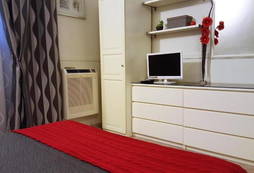 Трехместный Номер Стандарт с Балконом, Velcamare