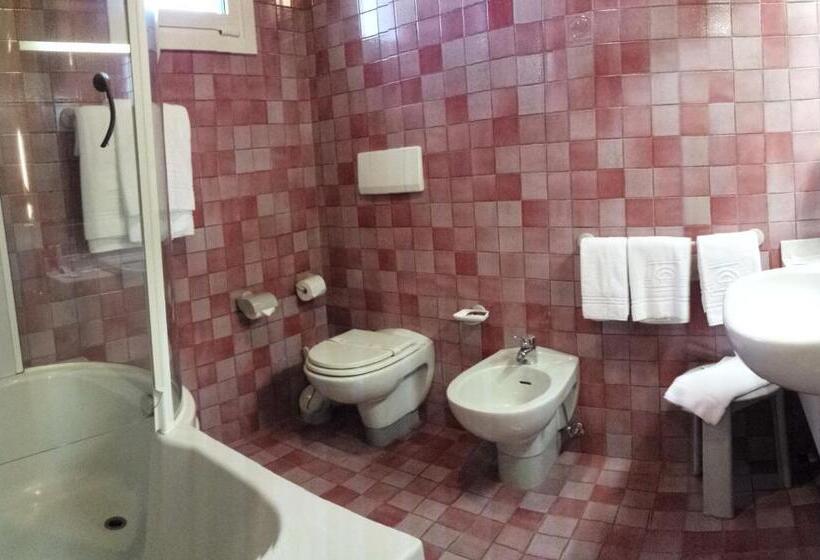 디럭스 룸, Viest