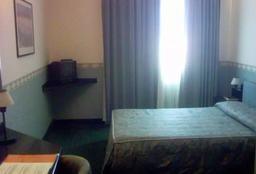 اتاق استاندارد یک نفره, Pacific Hotel Airport