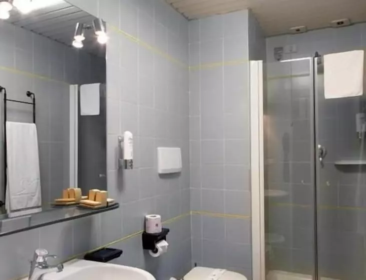 اتاق استاندارد یک نفره, Pacific Hotel Airport