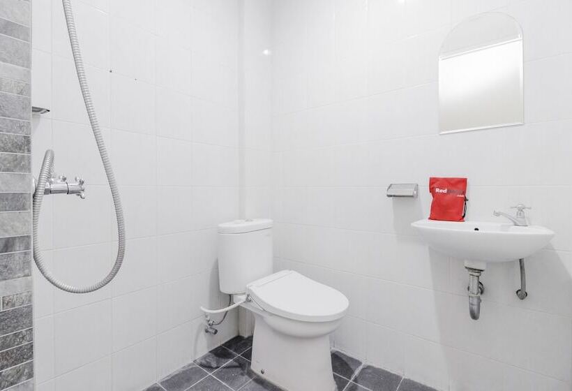 חדר אקונומי, Reddoorz Near Pancoran