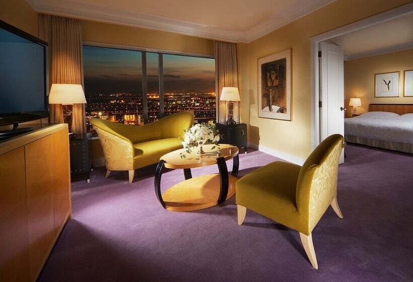 جناح سينيور, Hankyu International