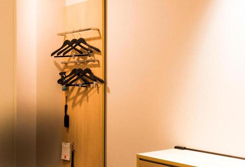 キングサイズベッドのスーペリアルーム, Shinosaka Esaka Tokyu Rei