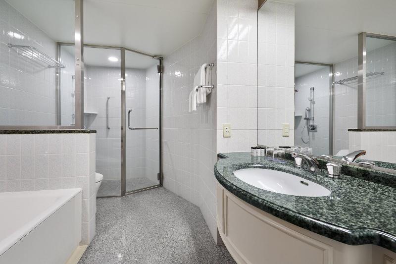 스탠다드 룸 킹사이즈 침대, Yokohama Bay Sheraton And Towers