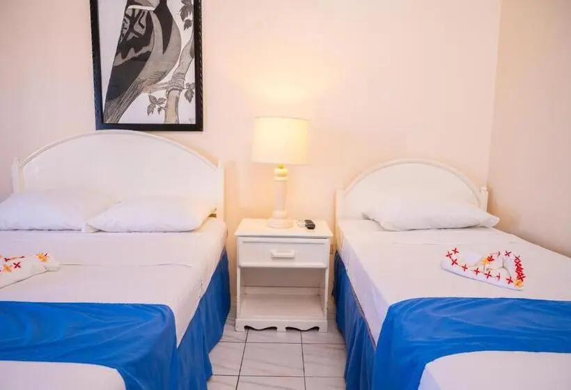 اتاق استاندارد سه تخته با بالکن, Shields Negril Villas Ltd
