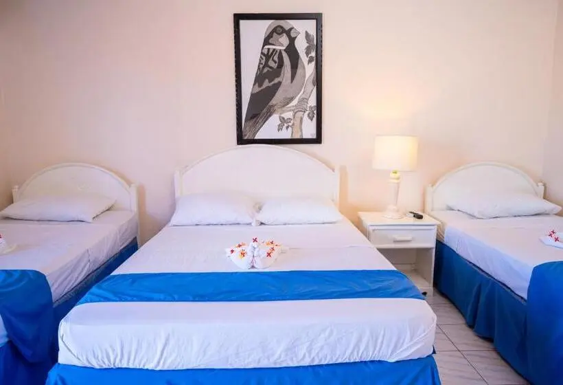 اتاق استاندارد سه تخته با بالکن, Shields Negril Villas Ltd