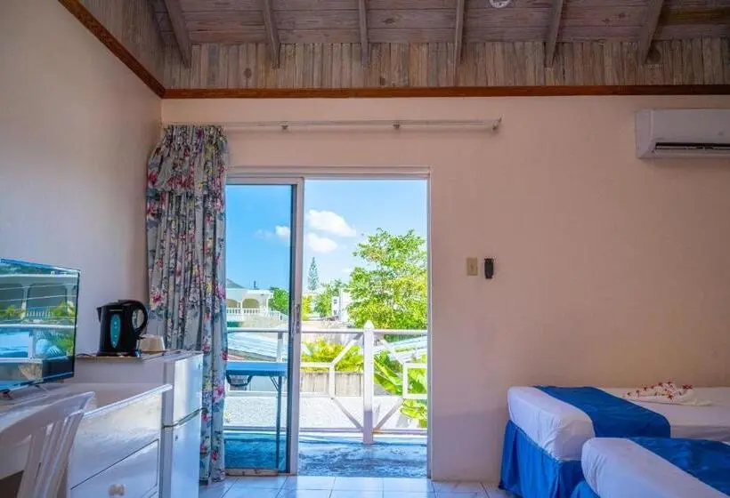 اتاق استاندارد سه تخته با بالکن, Shields Negril Villas Ltd