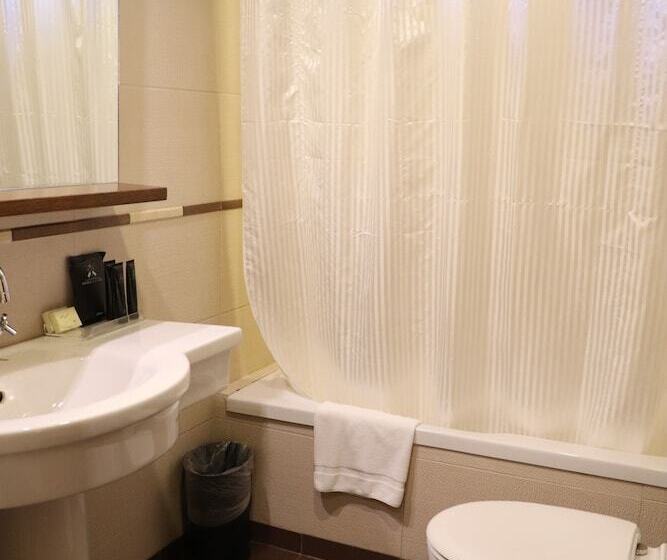 اتاق استاندارد با چشمانداز باغ, Mamba Point