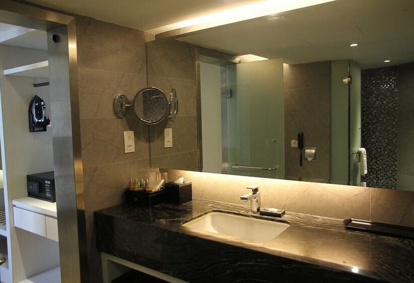 جناح ديلوكس, Promenade Hotel Kota Kinabalu