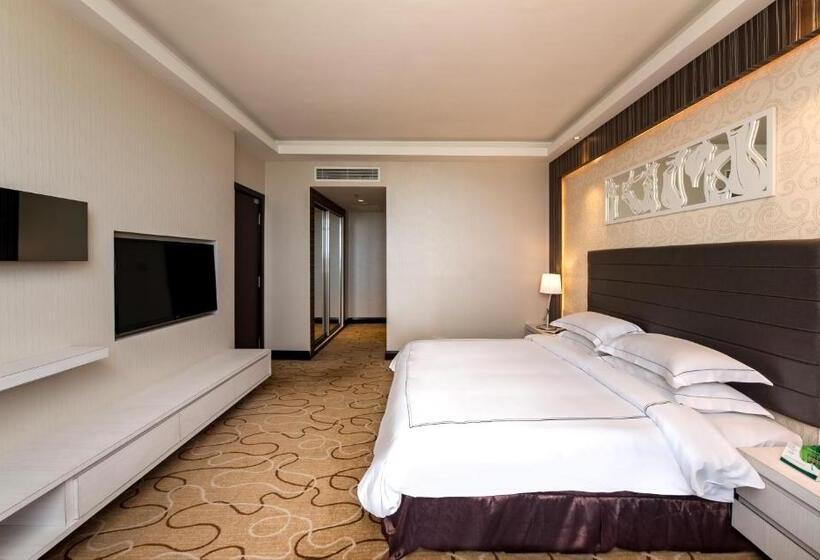 جناح جونيور, Promenade Hotel Kota Kinabalu