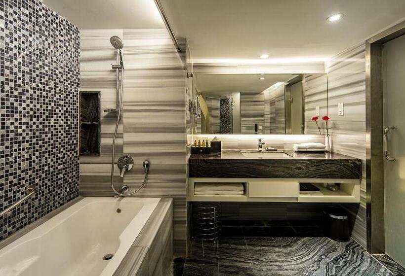 جناح جونيور, Promenade Hotel Kota Kinabalu