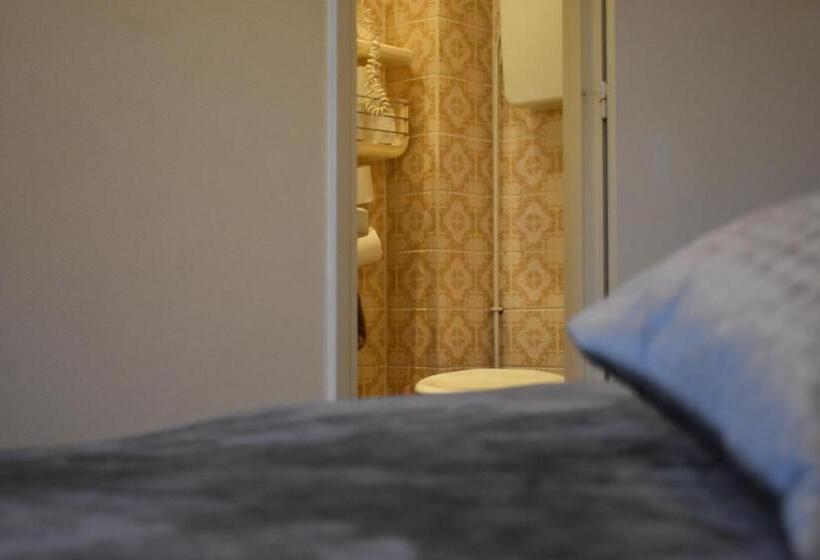 اتاق اکونومی, Atlanta