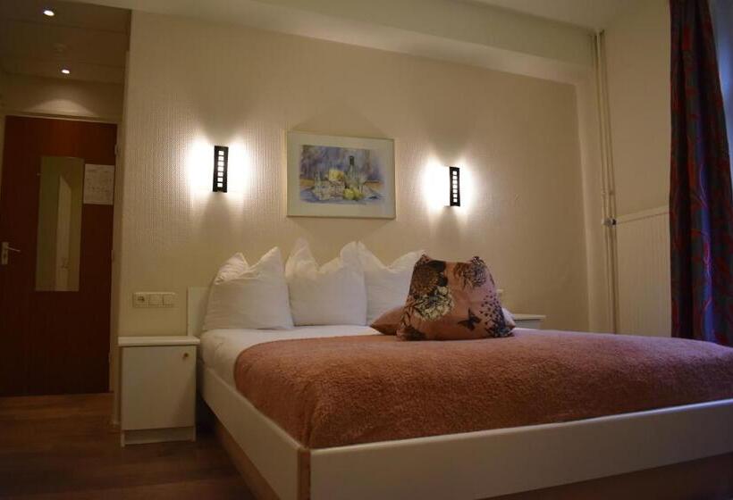 اتاق خانوادگی, Atlanta