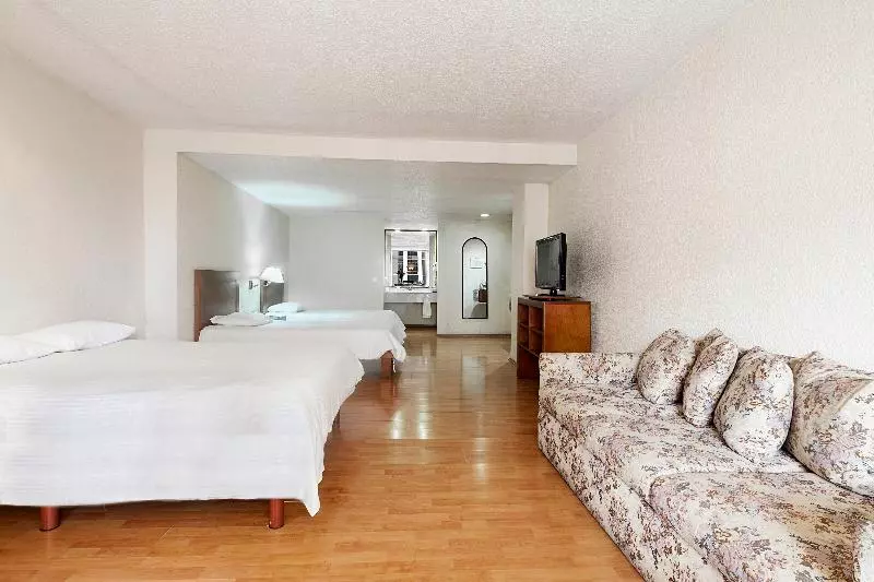 スタンダード４人部屋, Exe Suites San Marino
