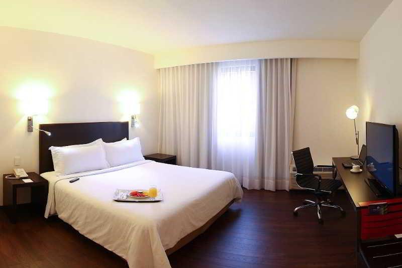 キングサイズベッドのデラックスルーム, Fiesta Inn Xalapa