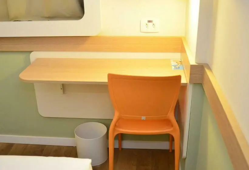 Perhehuone, Ibis Budget Curitiba Aeroporto
