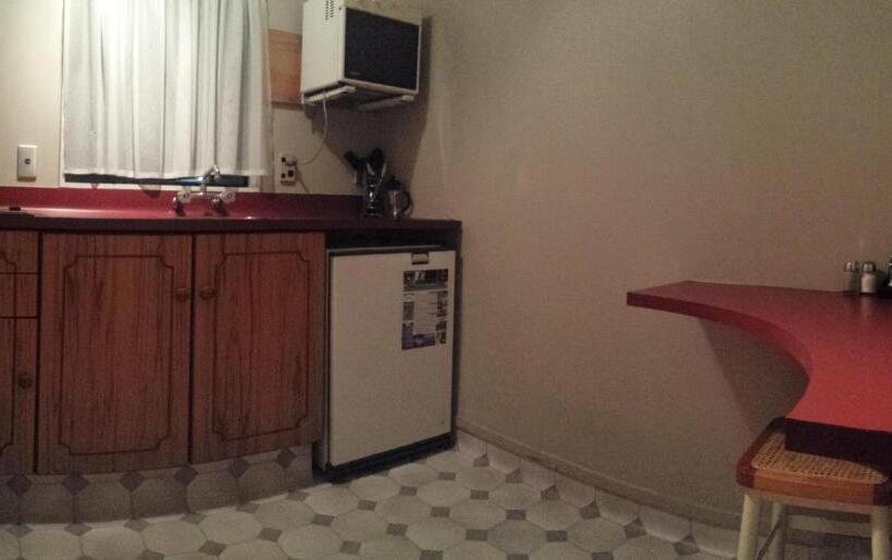 Студия Стандарт, Aquarius Motor Inn