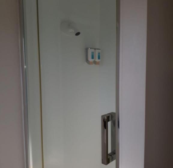 Семейный Номер, Aquarius Motor Inn