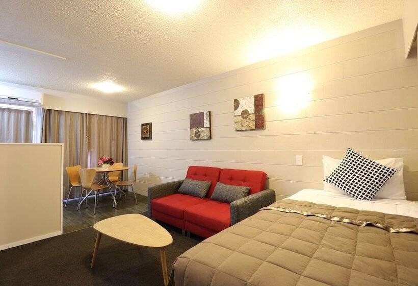 شقة غرفة واحدة, Boundary Court Motor Inn