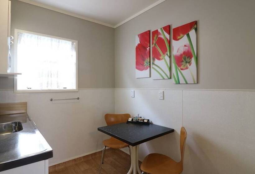 شقة غرفتين, Boundary Court Motor Inn