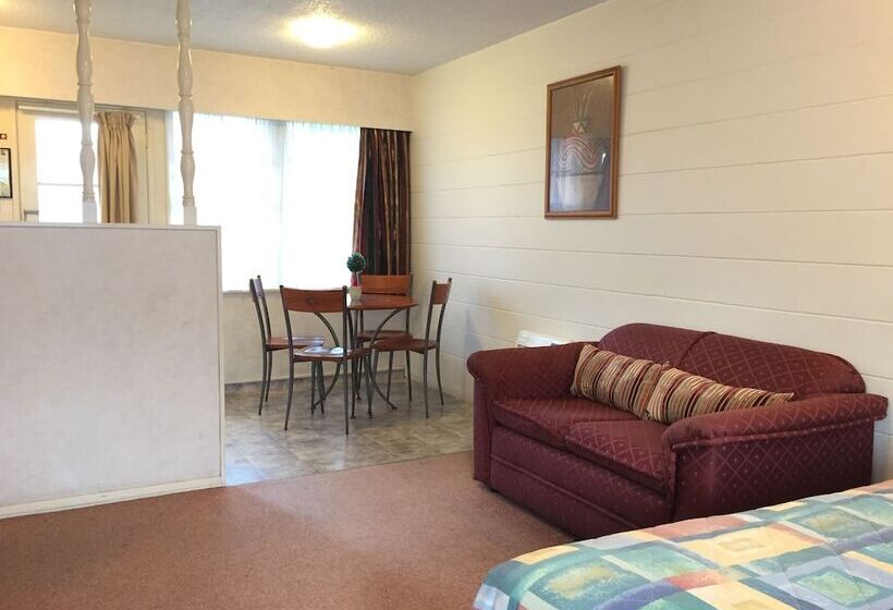 شقة غرفة واحدة, Boundary Court Motor Inn