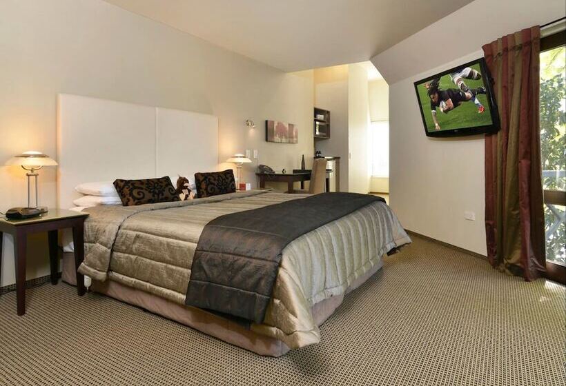 סטודיו אקזקיוטיב, Carnmore Chateau Marlborough