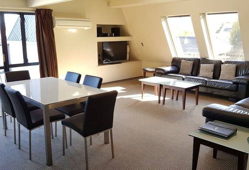 דירת פנטהאוז 2 חדרי שינה, Carnmore Chateau Marlborough