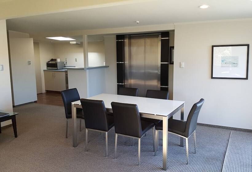 דירת פנטהאוז 2 חדרי שינה, Carnmore Chateau Marlborough