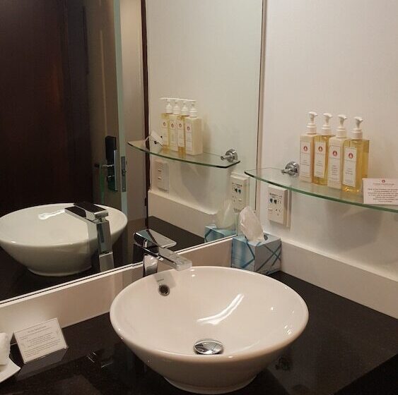 סטודיו סופריור, Carnmore Chateau Marlborough