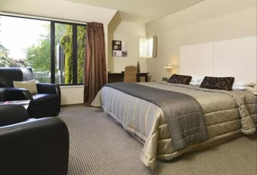 スーペリアスタジオ, Carnmore Chateau Marlborough