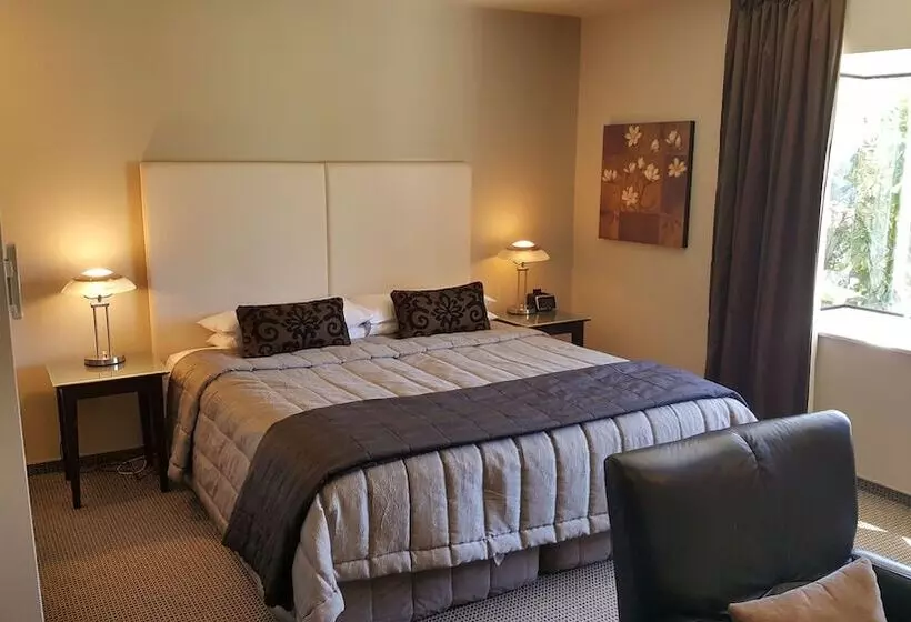 スーペリアスタジオ, Carnmore Chateau Marlborough
